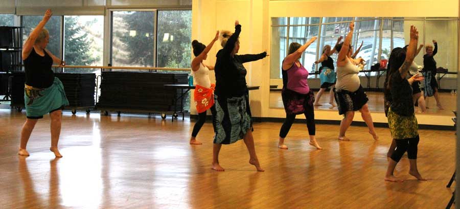 hula dancers