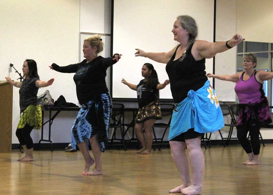 hula dancers