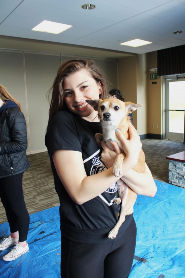 Annika Fraga, the event director, holding Pladana